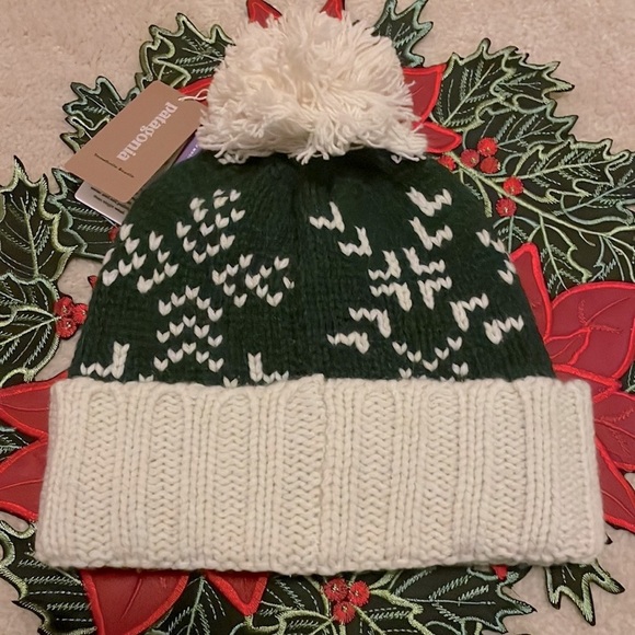 Brand New Patagonia Women's Snowbelle Beanie Wool Pom Hat Evergreen Flakes Green - Picture 4 of 16